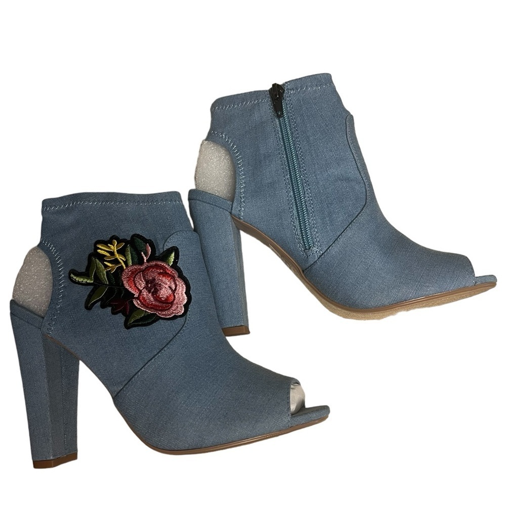 NWT Red Delicious Denim open Toe Booties with Embroidered Rose 7.5 - Picture 3 of 8